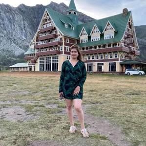 Meet your Posher, Chloe